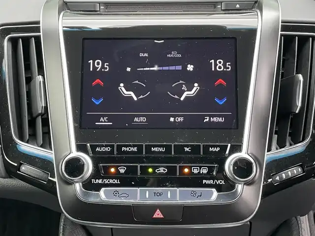 トヨタ クラウン ハイブリッド RS 香川県 2019(平31)年 5万km ホワイトパールクリスタルシャイン 登録時走行距離：49467km/純正ナビゲーション/→CD/DVD 再生/→AM/FM/フルセグTV/Bluetooth/バックカメラ/ビルトインETC2.0/ステアリングリモコン/革巻きステアリング/ステアリングヒーター/レーダークルーズコントロール/パワーシート/シートヒーター/電動リアサンシェード/LEDオートライト/フォグランプ/オートハイビーム/純正18インチアルミホイール/プッシュスタート/スマートキー/トヨタセーフティセンス/→プリクラッシュセーフティ/→レーンキープアシスト/→レーンディパーチャーアラート/→クリアランスソナー
