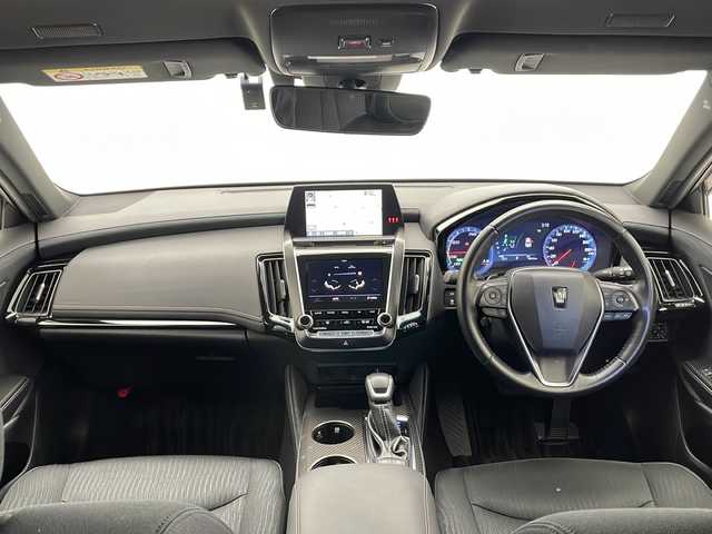 トヨタ クラウン ハイブリッド RS 長野県 2019(平31)年 5万km ホワイトパールクリスタルシャイン 登録時走行距離：49467km/純正ナビゲーション/→CD/DVD 再生/→AM/FM/フルセグTV/Bluetooth/バックカメラ/ビルトインETC2.0/ステアリングリモコン/革巻きステアリング/ステアリングヒーター/レーダークルーズコントロール/パワーシート/シートヒーター/電動リアサンシェード/LEDオートライト/フォグランプ/オートハイビーム/純正18インチアルミホイール/プッシュスタート/スマートキー/トヨタセーフティセンス/→プリクラッシュセーフティ/→レーンキープアシスト/→レーンディパーチャーアラート/→クリアランスソナー