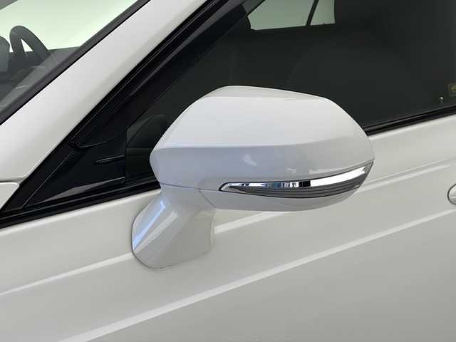 トヨタ クラウン ハイブリッド RS 長野県 2019(平31)年 5万km ホワイトパールクリスタルシャイン 登録時走行距離：49467km/純正ナビゲーション/→CD/DVD 再生/→AM/FM/フルセグTV/Bluetooth/バックカメラ/ビルトインETC2.0/ステアリングリモコン/革巻きステアリング/ステアリングヒーター/レーダークルーズコントロール/パワーシート/シートヒーター/電動リアサンシェード/LEDオートライト/フォグランプ/オートハイビーム/純正18インチアルミホイール/プッシュスタート/スマートキー/トヨタセーフティセンス/→プリクラッシュセーフティ/→レーンキープアシスト/→レーンディパーチャーアラート/→クリアランスソナー