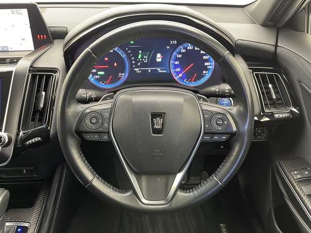 トヨタ クラウン ハイブリッド RS 長野県 2019(平31)年 5万km ホワイトパールクリスタルシャイン 登録時走行距離：49467km/純正ナビゲーション/→CD/DVD 再生/→AM/FM/フルセグTV/Bluetooth/バックカメラ/ビルトインETC2.0/ステアリングリモコン/革巻きステアリング/ステアリングヒーター/レーダークルーズコントロール/パワーシート/シートヒーター/電動リアサンシェード/LEDオートライト/フォグランプ/オートハイビーム/純正18インチアルミホイール/プッシュスタート/スマートキー/トヨタセーフティセンス/→プリクラッシュセーフティ/→レーンキープアシスト/→レーンディパーチャーアラート/→クリアランスソナー