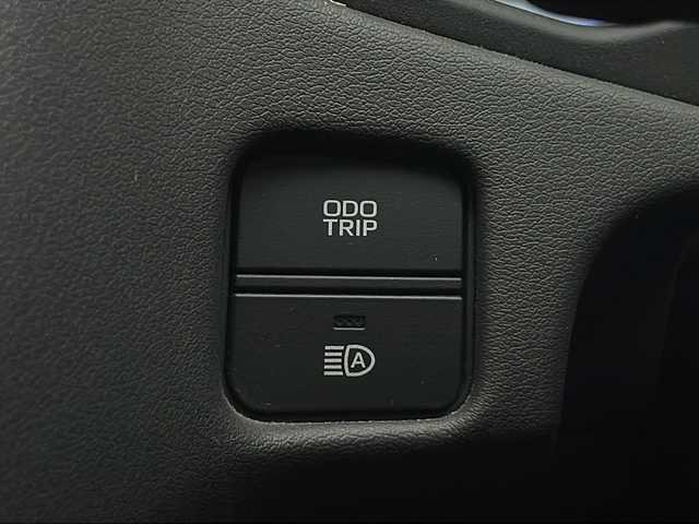 トヨタ クラウン ハイブリッド RS 長野県 2019(平31)年 5万km ホワイトパールクリスタルシャイン 登録時走行距離：49467km/純正ナビゲーション/→CD/DVD 再生/→AM/FM/フルセグTV/Bluetooth/バックカメラ/ビルトインETC2.0/ステアリングリモコン/革巻きステアリング/ステアリングヒーター/レーダークルーズコントロール/パワーシート/シートヒーター/電動リアサンシェード/LEDオートライト/フォグランプ/オートハイビーム/純正18インチアルミホイール/プッシュスタート/スマートキー/トヨタセーフティセンス/→プリクラッシュセーフティ/→レーンキープアシスト/→レーンディパーチャーアラート/→クリアランスソナー