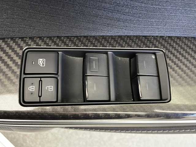 トヨタ クラウン ハイブリッド RS 長野県 2019(平31)年 5万km ホワイトパールクリスタルシャイン 登録時走行距離：49467km/純正ナビゲーション/→CD/DVD 再生/→AM/FM/フルセグTV/Bluetooth/バックカメラ/ビルトインETC2.0/ステアリングリモコン/革巻きステアリング/ステアリングヒーター/レーダークルーズコントロール/パワーシート/シートヒーター/電動リアサンシェード/LEDオートライト/フォグランプ/オートハイビーム/純正18インチアルミホイール/プッシュスタート/スマートキー/トヨタセーフティセンス/→プリクラッシュセーフティ/→レーンキープアシスト/→レーンディパーチャーアラート/→クリアランスソナー