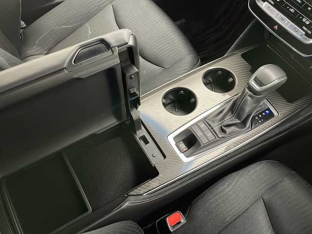 トヨタ クラウン ハイブリッド RS 長野県 2019(平31)年 5万km ホワイトパールクリスタルシャイン 登録時走行距離：49467km/純正ナビゲーション/→CD/DVD 再生/→AM/FM/フルセグTV/Bluetooth/バックカメラ/ビルトインETC2.0/ステアリングリモコン/革巻きステアリング/ステアリングヒーター/レーダークルーズコントロール/パワーシート/シートヒーター/電動リアサンシェード/LEDオートライト/フォグランプ/オートハイビーム/純正18インチアルミホイール/プッシュスタート/スマートキー/トヨタセーフティセンス/→プリクラッシュセーフティ/→レーンキープアシスト/→レーンディパーチャーアラート/→クリアランスソナー