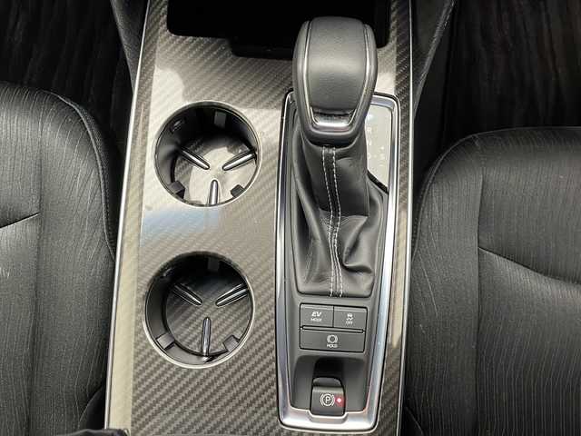 トヨタ クラウン ハイブリッド RS 長野県 2019(平31)年 5万km ホワイトパールクリスタルシャイン 登録時走行距離：49467km/純正ナビゲーション/→CD/DVD 再生/→AM/FM/フルセグTV/Bluetooth/バックカメラ/ビルトインETC2.0/ステアリングリモコン/革巻きステアリング/ステアリングヒーター/レーダークルーズコントロール/パワーシート/シートヒーター/電動リアサンシェード/LEDオートライト/フォグランプ/オートハイビーム/純正18インチアルミホイール/プッシュスタート/スマートキー/トヨタセーフティセンス/→プリクラッシュセーフティ/→レーンキープアシスト/→レーンディパーチャーアラート/→クリアランスソナー