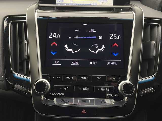 トヨタ クラウン ハイブリッド RS 長野県 2019(平31)年 5万km ホワイトパールクリスタルシャイン 登録時走行距離：49467km/純正ナビゲーション/→CD/DVD 再生/→AM/FM/フルセグTV/Bluetooth/バックカメラ/ビルトインETC2.0/ステアリングリモコン/革巻きステアリング/ステアリングヒーター/レーダークルーズコントロール/パワーシート/シートヒーター/電動リアサンシェード/LEDオートライト/フォグランプ/オートハイビーム/純正18インチアルミホイール/プッシュスタート/スマートキー/トヨタセーフティセンス/→プリクラッシュセーフティ/→レーンキープアシスト/→レーンディパーチャーアラート/→クリアランスソナー