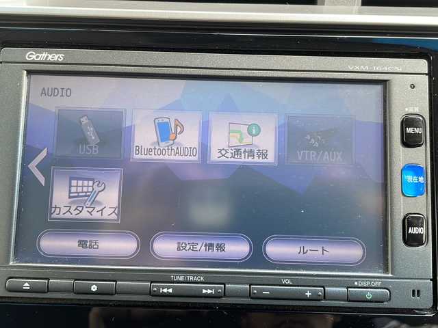 ホンダ フィット 13G L ホンダセンシング 山形県 2017(平29)年 5.8万km プレミアムホワイトパールⅡ ４WD/ホンダセンシング/レーダークルーズコントロール/純正ナビ/（AM/FM/TV/CD/DVD/BT）/バックカメラ/ステアリングスイッチ/レーンキープアシスト/アイドリングストップ/オートLEDヘッドライト/社外15インチAWスタッドレス車載/社外前後ドライブレコーダー/モデューロAW/プッシュスタート/スマートキー/電動格納ミラー/ドアバイザー/横滑り防止装置/ビルトインETC