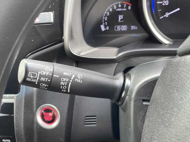 ホンダ フィット 13G L ホンダセンシング 山形県 2017(平29)年 5.8万km プレミアムホワイトパールⅡ ４WD/ホンダセンシング/レーダークルーズコントロール/純正ナビ/（AM/FM/TV/CD/DVD/BT）/バックカメラ/ステアリングスイッチ/レーンキープアシスト/アイドリングストップ/オートLEDヘッドライト/社外15インチAWスタッドレス車載/社外前後ドライブレコーダー/モデューロAW/プッシュスタート/スマートキー/電動格納ミラー/ドアバイザー/横滑り防止装置/ビルトインETC