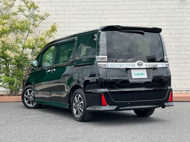 トヨタ ヴォクシー ZS 煌Ⅲ 茨城県 2020(令2)年 2.8万km ブラック 純正ＳＤナビ　/-BT/AM/FM/フルセグTV/CD/クルーズコントロール　/両側パワースライドドア　/ＥＴＣ　/ドライブレコーダー前後　/バックカメラ　/純正フリップダウンモニター　/コーナーセンサー前後　/ＬＥＤライト　/プッシュスタート/アイドリングストップ/純正16インチアルミホイール/純正フロアマット/パワーステアリング/パワーウィンドウ/禁煙車