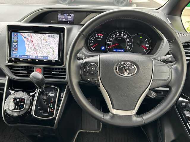 トヨタ ヴォクシー ZS 煌Ⅲ 茨城県 2020(令2)年 2.8万km ブラック 純正ＳＤナビ　/-BT/AM/FM/フルセグTV/CD/クルーズコントロール　/両側パワースライドドア　/ＥＴＣ　/ドライブレコーダー前後　/バックカメラ　/純正フリップダウンモニター　/コーナーセンサー前後　/ＬＥＤライト　/プッシュスタート/アイドリングストップ/純正16インチアルミホイール/純正フロアマット/パワーステアリング/パワーウィンドウ/禁煙車