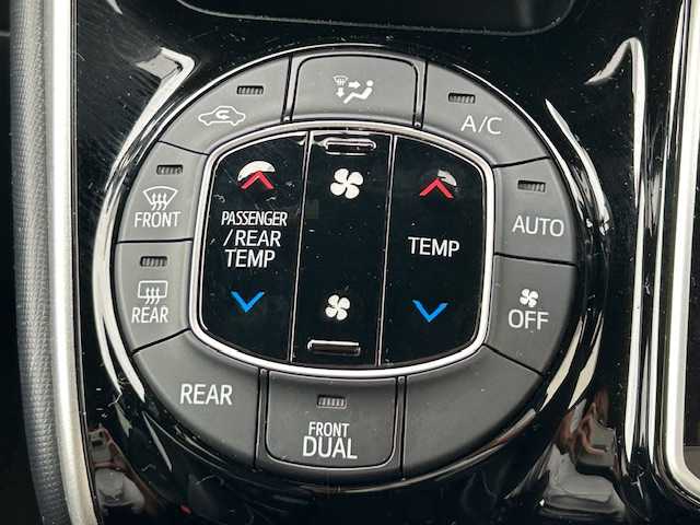 トヨタ ヴォクシー ZS 煌Ⅲ 茨城県 2020(令2)年 2.8万km ブラック 純正ＳＤナビ　/-BT/AM/FM/フルセグTV/CD/クルーズコントロール　/両側パワースライドドア　/ＥＴＣ　/ドライブレコーダー前後　/バックカメラ　/純正フリップダウンモニター　/コーナーセンサー前後　/ＬＥＤライト　/プッシュスタート/アイドリングストップ/純正16インチアルミホイール/純正フロアマット/パワーステアリング/パワーウィンドウ/禁煙車
