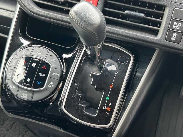 トヨタ ヴォクシー ZS 煌Ⅲ 茨城県 2020(令2)年 2.8万km ブラック 純正ＳＤナビ　/-BT/AM/FM/フルセグTV/CD/クルーズコントロール　/両側パワースライドドア　/ＥＴＣ　/ドライブレコーダー前後　/バックカメラ　/純正フリップダウンモニター　/コーナーセンサー前後　/ＬＥＤライト　/プッシュスタート/アイドリングストップ/純正16インチアルミホイール/純正フロアマット/パワーステアリング/パワーウィンドウ/禁煙車