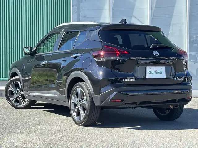 日産 キックス X ツートーンインテリアED 福岡県 2021(令3)年 7.8万km ピュアブラック カロッツェリアナビ/　(Bluetooth/CD/DVD)/フルセグTV/バックカメラ/インテリジェントクルーズコントロール/ソナー機能/セーフティアシスト/・プロパイロット/・インテリジェントエマージェンシーブレーキ/・車線逸脱防止支援システム/・車線逸脱警報/・ふらつき警報/・踏み間違い衝突防止アシスト/・ハイビームアシスト/LEDヘッドランプ/本革巻きステアリング/ステアリングヒーター/ツートーン合皮シート/前席シートヒーター/純正17インチアルミホイール/インテリジェントキー/LEDプッシュパワースターター/禁煙車/E-power