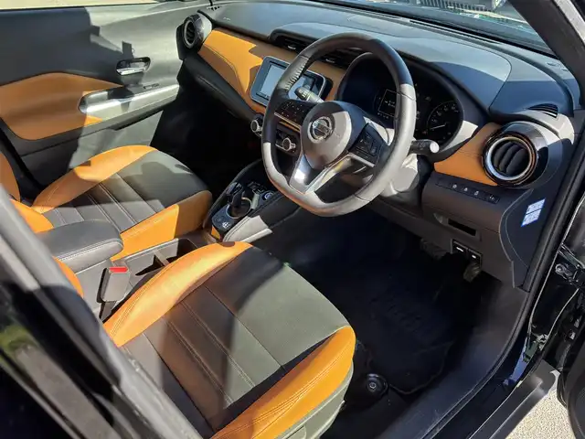 日産 キックス X ツートーンインテリアED 福岡県 2021(令3)年 7.8万km ピュアブラック カロッツェリアナビ/　(Bluetooth/CD/DVD)/フルセグTV/バックカメラ/インテリジェントクルーズコントロール/ソナー機能/セーフティアシスト/・プロパイロット/・インテリジェントエマージェンシーブレーキ/・車線逸脱防止支援システム/・車線逸脱警報/・ふらつき警報/・踏み間違い衝突防止アシスト/・ハイビームアシスト/LEDヘッドランプ/本革巻きステアリング/ステアリングヒーター/ツートーン合皮シート/前席シートヒーター/純正17インチアルミホイール/インテリジェントキー/LEDプッシュパワースターター/禁煙車/E-power