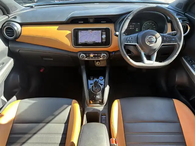 日産 キックス X ツートーンインテリアED 福岡県 2021(令3)年 7.8万km ピュアブラック カロッツェリアナビ/　(Bluetooth/CD/DVD)/フルセグTV/バックカメラ/インテリジェントクルーズコントロール/ソナー機能/セーフティアシスト/・プロパイロット/・インテリジェントエマージェンシーブレーキ/・車線逸脱防止支援システム/・車線逸脱警報/・ふらつき警報/・踏み間違い衝突防止アシスト/・ハイビームアシスト/LEDヘッドランプ/本革巻きステアリング/ステアリングヒーター/ツートーン合皮シート/前席シートヒーター/純正17インチアルミホイール/インテリジェントキー/LEDプッシュパワースターター/禁煙車/E-power