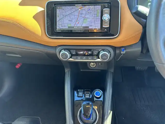 日産 キックス X ツートーンインテリアED 福岡県 2021(令3)年 7.8万km ピュアブラック カロッツェリアナビ/　(Bluetooth/CD/DVD)/フルセグTV/バックカメラ/インテリジェントクルーズコントロール/ソナー機能/セーフティアシスト/・プロパイロット/・インテリジェントエマージェンシーブレーキ/・車線逸脱防止支援システム/・車線逸脱警報/・ふらつき警報/・踏み間違い衝突防止アシスト/・ハイビームアシスト/LEDヘッドランプ/本革巻きステアリング/ステアリングヒーター/ツートーン合皮シート/前席シートヒーター/純正17インチアルミホイール/インテリジェントキー/LEDプッシュパワースターター/禁煙車/E-power