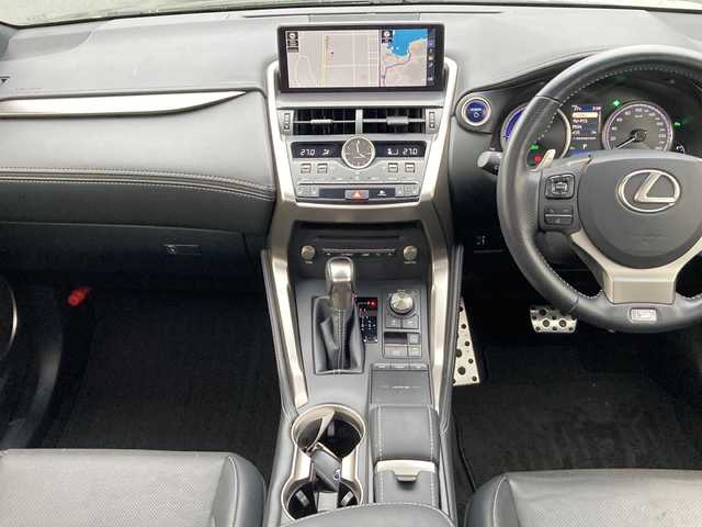 レクサス ＮＸ 300h Fスポーツ 佐賀県 2018(平30)年 8.3万km グラファイトブラックガラスフレーク パノラマルーフ/純正ナビ/バックカメラ/サイドカメラ/プリクラッシュセーフティ/レーンディパーチャーアラート/オートハイビーム/アダプティブクルーズコントロール/クリアランスソナー/レザーシート/シートヒーター/エアシート/メモリパワーシート/ステアリングヒーター/ステアリングリモコン/パドルシフト/パワーバックドア/ドライブレコーダー/ETC2.0/プッシュスタート/スマートキー/LEDヘッドライト/フォグライト/純正アルミホイール