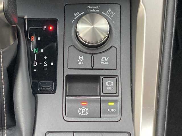 レクサス ＮＸ 300h Fスポーツ 佐賀県 2018(平30)年 8.3万km グラファイトブラックガラスフレーク パノラマルーフ/純正ナビ/バックカメラ/サイドカメラ/プリクラッシュセーフティ/レーンディパーチャーアラート/オートハイビーム/アダプティブクルーズコントロール/クリアランスソナー/レザーシート/シートヒーター/エアシート/メモリパワーシート/ステアリングヒーター/ステアリングリモコン/パドルシフト/パワーバックドア/ドライブレコーダー/ETC2.0/プッシュスタート/スマートキー/LEDヘッドライト/フォグライト/純正アルミホイール