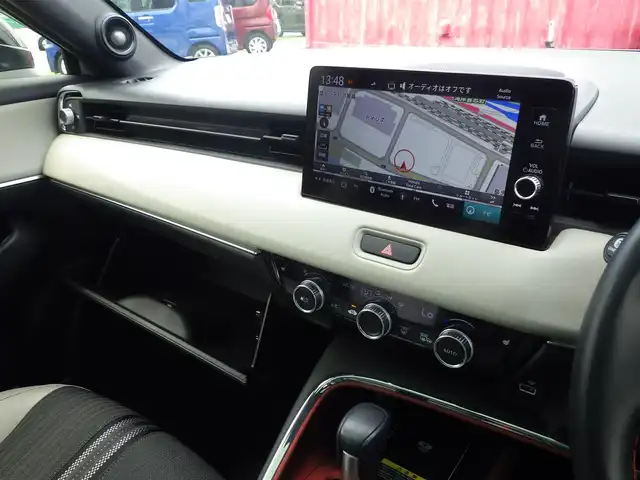 ホンダ ヴェゼル ハイブリッド e:HEV PLaY 千葉県 2021(令3)年 1.7万km プレミアムサンライトホワイトパール ホンダセンシング/・衝突軽減ブレーキ（CMBS）/・車線維持支援システム（LKAS）/・アダプティブクルーズコントロール（ACC）/・後方誤発進抑制機能/・誤発進抑制機能/・ブラインドスポットインフォメーション/サンルーフ/パワーバックドア/ハーフレザーシート/前席シートヒーター/9インチ純正コネクトナビ/地デジTV/【Bluetooth接続】/マルチビューカメラシステム/ドライブレコーダー（前後撮影）/ワイヤレス充電/ステアリングヒーター/ステアリングスイッチ/パドルシフト/ETC（2.0）/LEDヘッドライト/LEDフォグライト/コーナーセンサー/純正18インチアルミホイル/サイド/カーテンエアバッグ/Honda スマートキー