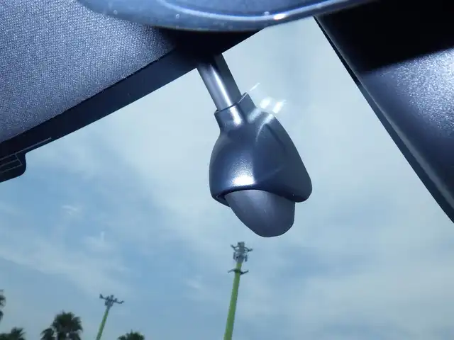 ホンダ ヴェゼル ハイブリッド e:HEV PLaY 千葉県 2021(令3)年 1.7万km プレミアムサンライトホワイトパール ホンダセンシング/・衝突軽減ブレーキ（CMBS）/・車線維持支援システム（LKAS）/・アダプティブクルーズコントロール（ACC）/・後方誤発進抑制機能/・誤発進抑制機能/・ブラインドスポットインフォメーション/サンルーフ/パワーバックドア/ハーフレザーシート/前席シートヒーター/9インチ純正コネクトナビ/地デジTV/【Bluetooth接続】/マルチビューカメラシステム/ドライブレコーダー（前後撮影）/ワイヤレス充電/ステアリングヒーター/ステアリングスイッチ/パドルシフト/ETC（2.0）/LEDヘッドライト/LEDフォグライト/コーナーセンサー/純正18インチアルミホイル/サイド/カーテンエアバッグ/Honda スマートキー