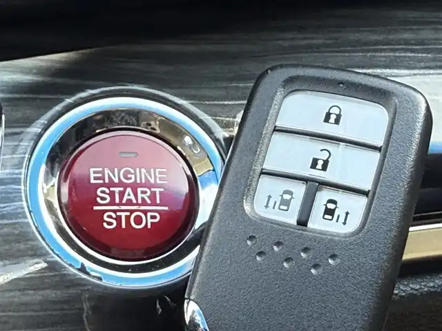 ホンダ オデッセイ アブソルート・Xホンダセンジング 千葉県 2017(平29)年 4.9万km ホワイトオーキッドパール 純正7インチメモリナビ/(フルセグTV/CD/DVD/AM/FM)/両側パワースライドドア/前後ドライブレコーダー/黒ハーフレザーシート/レーダークルーズコントロール/パドルシフト/ビルトインETC/バックカメラ/D席パワーシート/オートライト/純正アルミホイール/LEDフォグランプ/スペアキー/スマートキー