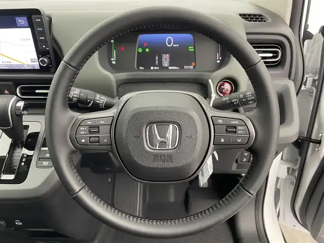 ホンダ フリード ハイブリット e:HEV クロスター 富山県 2025(令7)年 0.1千km プラチナホワイトパール 登録済未使用車/純正9型ナビ（LXM-242ZFNi）/AM/FM/BT/USB/フルセグ/バックカメラ/両側パワースライドドア/ブラインドスポットモニター/衝突被害軽減システム/レーダークルーズコントロール/レーンキープアシスト/コーナーセンサー/横滑り防止装置/オートLEDライト/フォグライト/純正アルミホイール/オートホールド付電子パーキング/革巻きステアリング/ステアリングスイッチ/スマートキー/スペアキー