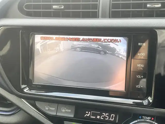 トヨタ アクア S 大分県 2016(平28)年 4.5万km ディープアメジストマイカメタリック 純正ＳＤナビ　/フルセグＴＶ　/ＤＶＤ再生　/Ｂｌｕｅｔｏｏｔｈ接続　/ＥＴＣ　/バックカメラ　/スマートキー　/プッシュスタート　/アイドリングストップ　/純正フロアマット