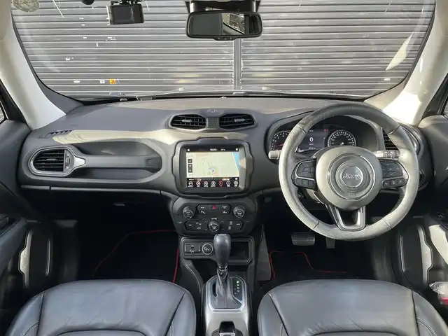 クライスラー・ジープ ジープ レネゲード リミテッド 三重県 2022(令4)年 3.9万km ガンＭ ワンオーナー/ＢＦグッドリッチ　/純正ナビ　/バックカメラ/カープレイ　/黒革シート　/ＥＴＣ　　/前後ドライブレコーダー　/パワーシート　/シートヒーター　/クルーズコントロール　/ＬＥＤヘッドライト　/ＭＬＴ１６インチアルミ