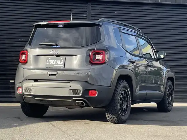 クライスラー・ジープ ジープ レネゲード リミテッド 三重県 2022(令4)年 3.9万km ガンＭ ワンオーナー/ＢＦグッドリッチ　/純正ナビ　/バックカメラ/カープレイ　/黒革シート　/ＥＴＣ　　/前後ドライブレコーダー　/パワーシート　/シートヒーター　/クルーズコントロール　/ＬＥＤヘッドライト　/ＭＬＴ１６インチアルミ