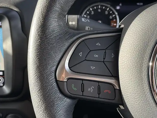 クライスラー・ジープ ジープ レネゲード リミテッド 三重県 2022(令4)年 3.9万km ガンＭ ワンオーナー/ＢＦグッドリッチ　/純正ナビ　/バックカメラ/カープレイ　/黒革シート　/ＥＴＣ　　/前後ドライブレコーダー　/パワーシート　/シートヒーター　/クルーズコントロール　/ＬＥＤヘッドライト　/ＭＬＴ１６インチアルミ