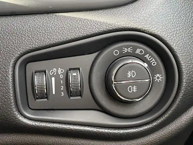 クライスラー・ジープ ジープ レネゲード リミテッド 三重県 2022(令4)年 3.9万km ガンＭ ワンオーナー/ＢＦグッドリッチ　/純正ナビ　/バックカメラ/カープレイ　/黒革シート　/ＥＴＣ　　/前後ドライブレコーダー　/パワーシート　/シートヒーター　/クルーズコントロール　/ＬＥＤヘッドライト　/ＭＬＴ１６インチアルミ