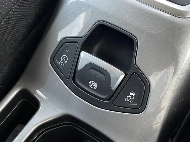 クライスラー・ジープ ジープ レネゲード リミテッド 三重県 2022(令4)年 3.9万km ガンＭ ワンオーナー/ＢＦグッドリッチ　/純正ナビ　/バックカメラ/カープレイ　/黒革シート　/ＥＴＣ　　/前後ドライブレコーダー　/パワーシート　/シートヒーター　/クルーズコントロール　/ＬＥＤヘッドライト　/ＭＬＴ１６インチアルミ