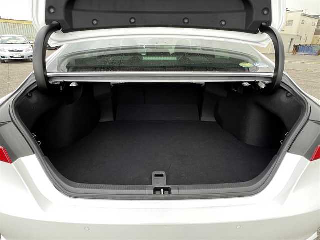 トヨタ カムリ WS 道央・札幌 2020(令2)年 4.5万km プラチナホワイトパールマイカ ４WD/寒冷地仕様/JBLサウンド/純正メーカーOPナビ/AM/FM/BT/トヨタセーフティセンス/衝突被害軽減ブレーキ/横滑り防止装置/レーダークルーズコントロール/レーンキープアシスト/クリアランスソナー/バックカメラ/ビルトインETC/アイドリングストップ/ECOMODE/SPORTMODE/D席パワーシート/ハーフレザーシート/革巻きステアリング/ステアリングリモコン/パドルシフト/電動パーキング/自動防眩ミラー/MTモード付AT/プッシュスタート/スマートキー/LEDヘッドライト/オートライト/オートマチックハイビーム/フォグランプ/電動格納ミラー/ヒーテッドドアミラー/ウィンカーミラー/純正フロアマット/ワイパーデアイサー