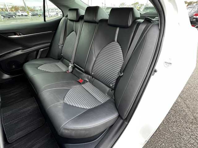 トヨタ カムリ WS 道央・札幌 2020(令2)年 4.5万km プラチナホワイトパールマイカ ４WD/寒冷地仕様/JBLサウンド/純正メーカーOPナビ/AM/FM/BT/トヨタセーフティセンス/衝突被害軽減ブレーキ/横滑り防止装置/レーダークルーズコントロール/レーンキープアシスト/クリアランスソナー/バックカメラ/ビルトインETC/アイドリングストップ/ECOMODE/SPORTMODE/D席パワーシート/ハーフレザーシート/革巻きステアリング/ステアリングリモコン/パドルシフト/電動パーキング/自動防眩ミラー/MTモード付AT/プッシュスタート/スマートキー/LEDヘッドライト/オートライト/オートマチックハイビーム/フォグランプ/電動格納ミラー/ヒーテッドドアミラー/ウィンカーミラー/純正フロアマット/ワイパーデアイサー