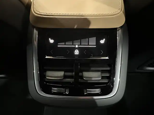 ボルボ Ｖ９０ クロスカントリー D4 AWD サマム 千葉県 2018(平30)年 5万km オニキスブラックP ＡＣＣ　/茶革シート　/ｈａｒｍａｎｋａｒｄｏｎサウンド　/ナビ　/ＴＶ　/３６０°　/ＨＵＤ　/シートＨ　/ベンチレーション　/ステアリングヒーター　/電動リアゲート　/ＬＥＤヘッドライト　/衝突軽減Ｂ　/ＢＳＭ　/ＬＫＡ