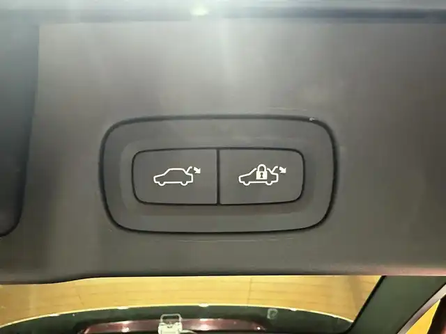 ボルボ Ｖ９０ クロスカントリー D4 AWD サマム 千葉県 2018(平30)年 5万km オニキスブラックP ＡＣＣ　/茶革シート　/ｈａｒｍａｎｋａｒｄｏｎサウンド　/ナビ　/ＴＶ　/３６０°　/ＨＵＤ　/シートＨ　/ベンチレーション　/ステアリングヒーター　/電動リアゲート　/ＬＥＤヘッドライト　/衝突軽減Ｂ　/ＢＳＭ　/ＬＫＡ