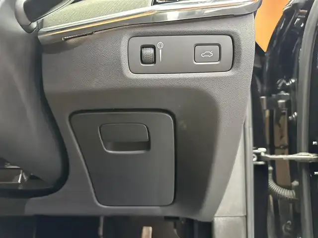 ボルボ Ｖ９０ クロスカントリー D4 AWD サマム 千葉県 2018(平30)年 5万km オニキスブラックP ＡＣＣ　/茶革シート　/ｈａｒｍａｎｋａｒｄｏｎサウンド　/ナビ　/ＴＶ　/３６０°　/ＨＵＤ　/シートＨ　/ベンチレーション　/ステアリングヒーター　/電動リアゲート　/ＬＥＤヘッドライト　/衝突軽減Ｂ　/ＢＳＭ　/ＬＫＡ