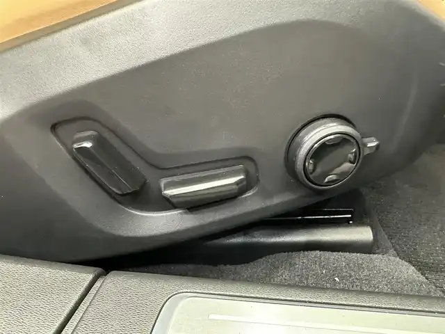 ボルボ Ｖ９０ クロスカントリー D4 AWD サマム 千葉県 2018(平30)年 5万km オニキスブラックP ＡＣＣ　/茶革シート　/ｈａｒｍａｎｋａｒｄｏｎサウンド　/ナビ　/ＴＶ　/３６０°　/ＨＵＤ　/シートＨ　/ベンチレーション　/ステアリングヒーター　/電動リアゲート　/ＬＥＤヘッドライト　/衝突軽減Ｂ　/ＢＳＭ　/ＬＫＡ