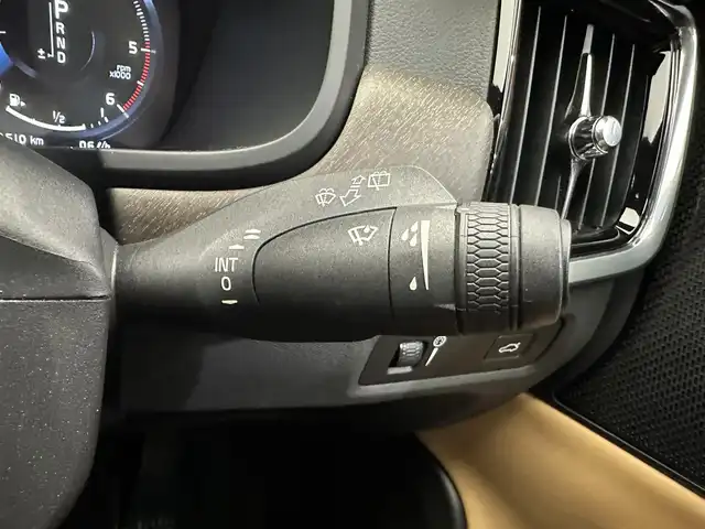 ボルボ Ｖ９０ クロスカントリー D4 AWD サマム 千葉県 2018(平30)年 5万km オニキスブラックP ＡＣＣ　/茶革シート　/ｈａｒｍａｎｋａｒｄｏｎサウンド　/ナビ　/ＴＶ　/３６０°　/ＨＵＤ　/シートＨ　/ベンチレーション　/ステアリングヒーター　/電動リアゲート　/ＬＥＤヘッドライト　/衝突軽減Ｂ　/ＢＳＭ　/ＬＫＡ