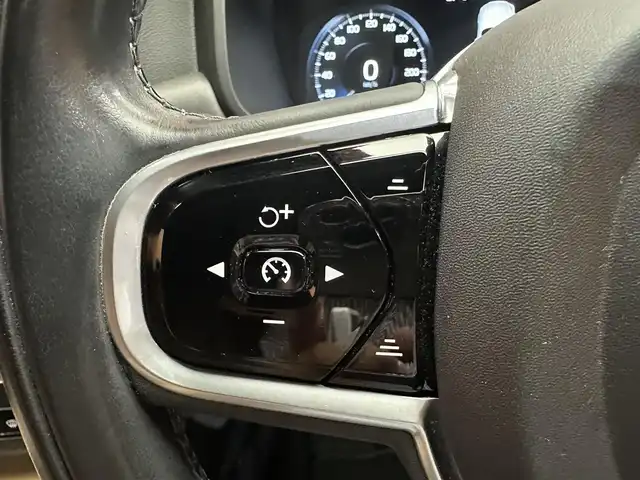 ボルボ Ｖ９０ クロスカントリー D4 AWD サマム 千葉県 2018(平30)年 5万km オニキスブラックP ＡＣＣ　/茶革シート　/ｈａｒｍａｎｋａｒｄｏｎサウンド　/ナビ　/ＴＶ　/３６０°　/ＨＵＤ　/シートＨ　/ベンチレーション　/ステアリングヒーター　/電動リアゲート　/ＬＥＤヘッドライト　/衝突軽減Ｂ　/ＢＳＭ　/ＬＫＡ