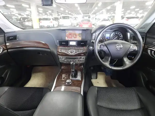 日産 フーガ 250GT 長崎県 2020(令2)年 7.7万km ブリリアントホワイトパール 〇純正８インチナビ/〇フルセグTV/〇バックカメラ/〇アラウンドビューモニター/〇ビルトインETC/〇ドライブレコーダー/〇後席モニター/〇インテリジェントクルーズコントロール/〇コーナーセンサー/〇運転支援システム/〇SRSエアバッグ/〇オートライト/〇LEDヘッドライト/〇LEDフロントフォグランプ/〇オートライト/〇革巻きステアリングホイール/〇フォレストエアコン/〇ブラックネオソフィール/ジャガード織物コンビシート/〇パワーシート/パワーオットマン/〇純正18インチアルミホイール/〇インテリジェントキー/〇禁煙車