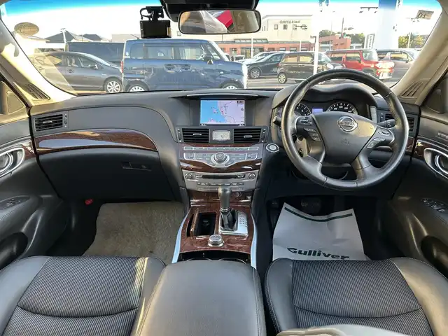 日産 フーガ 250GT 長崎県 2020(令2)年 7.7万km ブリリアントホワイトパール 〇純正８インチナビ/〇フルセグTV/〇バックカメラ/〇アラウンドビューモニター/〇ビルトインETC/〇ドライブレコーダー/〇後席モニター/〇インテリジェントクルーズコントロール/〇コーナーセンサー/〇運転支援システム/〇SRSエアバッグ/〇オートライト/〇LEDヘッドライト/〇LEDフロントフォグランプ/〇オートライト/〇革巻きステアリングホイール/〇フォレストエアコン/〇ブラックネオソフィール/ジャガード織物コンビシート/〇パワーシート/パワーオットマン/〇純正18インチアルミホイール/〇インテリジェントキー/〇禁煙車