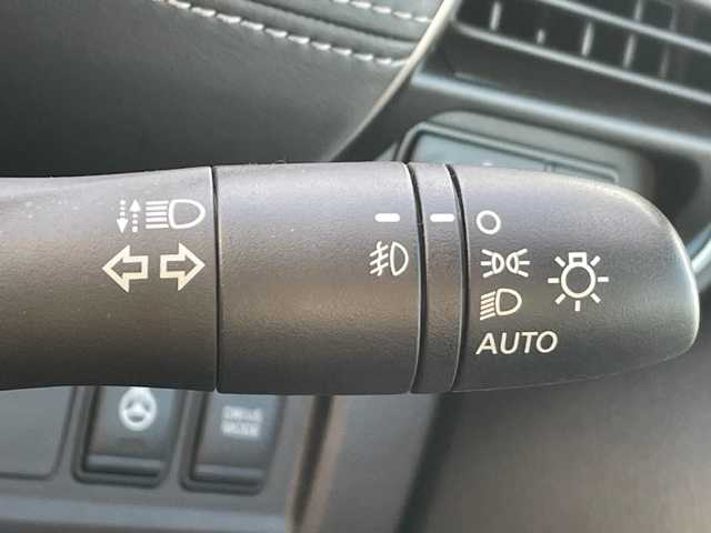 日産 セレナ e－パワー ハイウェイスター V 茨城県 2018(平30)年 8.7万km ブリリアントホワイトパール 2トーン 純正ナビ7インチワイド/（AM/FM/CD/DVD）/フルセグTV/アラウンドビューモニター/フリップダウンモニター/ETC/両側パワースライド/黒革調シートカバー