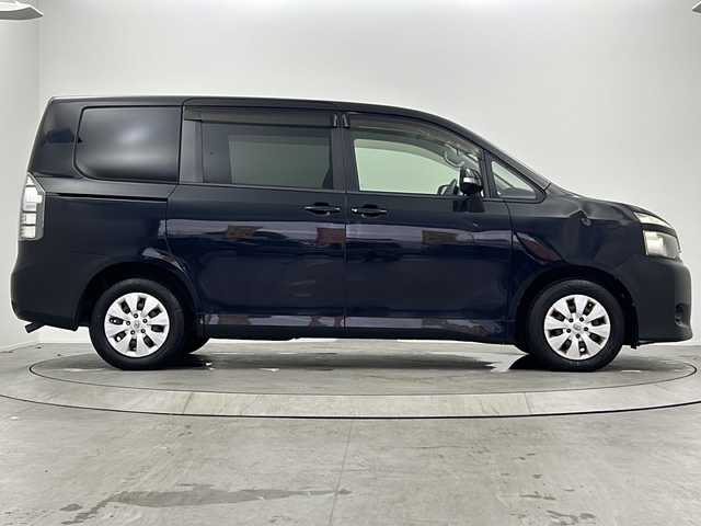 トヨタ ヴォクシー X Lエディション 大阪府 2011(平23)年 11.5万km ブラック 純正SDナビ　NHDT-W60G/【BT/ワンセグTV/DVD/CD】/ＥＴＣ/バックカメラ/パワースライドドア　左/オートライト/純正フロアマット/ＡＡＣ/電動格納ミラー/ドアバイザー