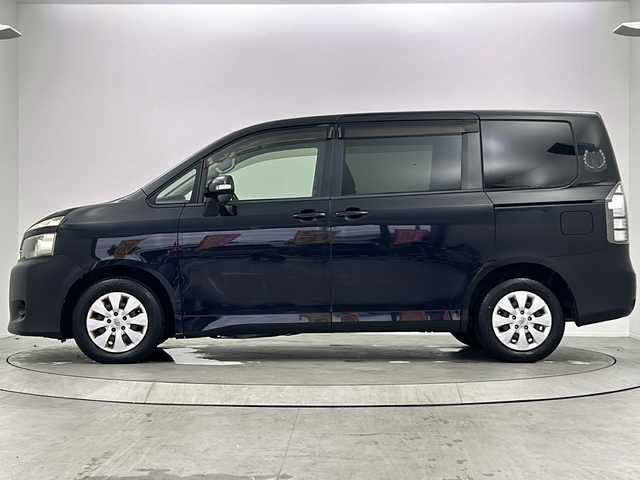 トヨタ ヴォクシー X Lエディション 大阪府 2011(平23)年 11.5万km ブラック 純正SDナビ　NHDT-W60G/【BT/ワンセグTV/DVD/CD】/ＥＴＣ/バックカメラ/パワースライドドア　左/オートライト/純正フロアマット/ＡＡＣ/電動格納ミラー/ドアバイザー