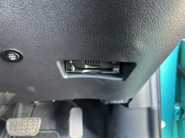 トヨタ シエンタ ハイブリッド G クエロ 宮城県 2020(令2)年 5.7万km ブラックマイカ/ラディアントグリーンメタリック 2トーン パノラミックビュー対応ナビレディパッケージ/・パノラミックビューモニター/・ステアリングスイッチ/・ドアミラーヒーター/寒冷地仕様/・デアイサー/・リアヒーターダクト/シートヒーター/ステアリングヒーター/16インチアルミホイール/＝＝＝/TRDエアロ/　（フロント・サイド・リア・アンダー）/ToyotaSafetySense/・プリクラッシュセーフティ/・レーンディパーチャーアラート/・オートマチックハイビーム/先行車発進告知機能/インテリジェントクリアランスソナー/ALPINEナビ/　【CD/DVD/SD/BT/iPod/USB/AM/FM】/ALPINEフリップダウンモニター/両側パワースライドドア/ハーフレザーシート/１００V充電/クルーズコントロール/ビルトインETC/社外前後ドライブレコーダー/LEDヘッドライト/LEDフォグライト/スマートキー/プッシュスタート/純正16インチアルミホイール/純正フロアマット/ダブルエアバッグ