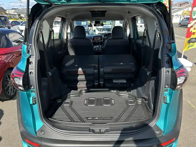 トヨタ シエンタ ハイブリッド G クエロ 宮城県 2020(令2)年 5.7万km ブラックマイカ/ラディアントグリーンメタリック 2トーン パノラミックビュー対応ナビレディパッケージ/・パノラミックビューモニター/・ステアリングスイッチ/・ドアミラーヒーター/寒冷地仕様/・デアイサー/・リアヒーターダクト/シートヒーター/ステアリングヒーター/16インチアルミホイール/＝＝＝/TRDエアロ/　（フロント・サイド・リア・アンダー）/ToyotaSafetySense/・プリクラッシュセーフティ/・レーンディパーチャーアラート/・オートマチックハイビーム/先行車発進告知機能/インテリジェントクリアランスソナー/ALPINEナビ/　【CD/DVD/SD/BT/iPod/USB/AM/FM】/ALPINEフリップダウンモニター/両側パワースライドドア/ハーフレザーシート/１００V充電/クルーズコントロール/ビルトインETC/社外前後ドライブレコーダー/LEDヘッドライト/LEDフォグライト/スマートキー/プッシュスタート/純正16インチアルミホイール/純正フロアマット/ダブルエアバッグ