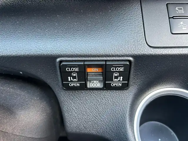 トヨタ シエンタ ハイブリッド G クエロ 宮城県 2020(令2)年 5.7万km ブラックマイカ/ラディアントグリーンメタリック 2トーン パノラミックビュー対応ナビレディパッケージ/・パノラミックビューモニター/・ステアリングスイッチ/・ドアミラーヒーター/寒冷地仕様/・デアイサー/・リアヒーターダクト/シートヒーター/ステアリングヒーター/16インチアルミホイール/＝＝＝/TRDエアロ/　（フロント・サイド・リア・アンダー）/ToyotaSafetySense/・プリクラッシュセーフティ/・レーンディパーチャーアラート/・オートマチックハイビーム/先行車発進告知機能/インテリジェントクリアランスソナー/ALPINEナビ/　【CD/DVD/SD/BT/iPod/USB/AM/FM】/ALPINEフリップダウンモニター/両側パワースライドドア/ハーフレザーシート/１００V充電/クルーズコントロール/ビルトインETC/社外前後ドライブレコーダー/LEDヘッドライト/LEDフォグライト/スマートキー/プッシュスタート/純正16インチアルミホイール/純正フロアマット/ダブルエアバッグ