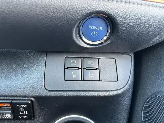 トヨタ シエンタ ハイブリッド G クエロ 宮城県 2020(令2)年 5.7万km ブラックマイカ/ラディアントグリーンメタリック 2トーン パノラミックビュー対応ナビレディパッケージ/・パノラミックビューモニター/・ステアリングスイッチ/・ドアミラーヒーター/寒冷地仕様/・デアイサー/・リアヒーターダクト/シートヒーター/ステアリングヒーター/16インチアルミホイール/＝＝＝/TRDエアロ/　（フロント・サイド・リア・アンダー）/ToyotaSafetySense/・プリクラッシュセーフティ/・レーンディパーチャーアラート/・オートマチックハイビーム/先行車発進告知機能/インテリジェントクリアランスソナー/ALPINEナビ/　【CD/DVD/SD/BT/iPod/USB/AM/FM】/ALPINEフリップダウンモニター/両側パワースライドドア/ハーフレザーシート/１００V充電/クルーズコントロール/ビルトインETC/社外前後ドライブレコーダー/LEDヘッドライト/LEDフォグライト/スマートキー/プッシュスタート/純正16インチアルミホイール/純正フロアマット/ダブルエアバッグ