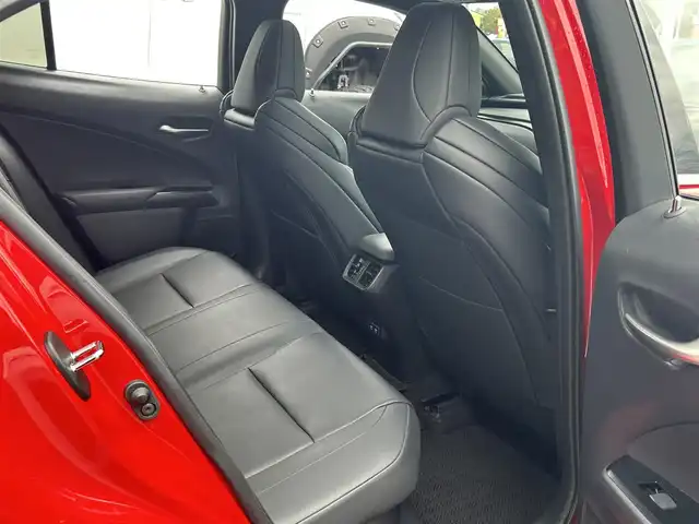 レクサス ＵＸ 250h Fスポーツ 愛媛県 2019(令1)年 6.8万km マダーレッド メーカーオプション純正ナビ/BT/AM・FM/CD/DVD/フルセグTV/サンルーフ/ETC2.0/全方位カメラ/ドライブレコーダー/D席+N席パワーシート・シートヒーター/ステアリングヒーター/パドルシフト/フォグランプ/追従型クルーズコントロール/ブラインドスポットモニター/ヘッドアップディスプレイ/純正アルミホイール/純正フロアマット