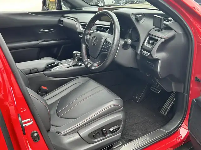 レクサス ＵＸ 250h Fスポーツ 愛媛県 2019(令1)年 6.8万km マダーレッド メーカーオプション純正ナビ/BT/AM・FM/CD/DVD/フルセグTV/サンルーフ/ETC2.0/全方位カメラ/ドライブレコーダー/D席+N席パワーシート・シートヒーター/ステアリングヒーター/パドルシフト/フォグランプ/追従型クルーズコントロール/ブラインドスポットモニター/ヘッドアップディスプレイ/純正アルミホイール/純正フロアマット